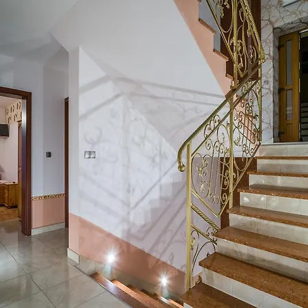 Sloneczny Dworek ビャウィ・ドゥナイェツ