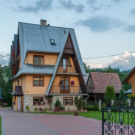 Sloneczny Dworek ゲストハウス ビャウィ・ドゥナイェツ